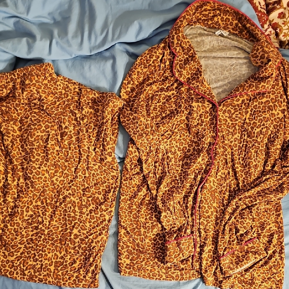 Nordstrom Leopard Print Pajama Set with Red Trim - Picture 3 of 6